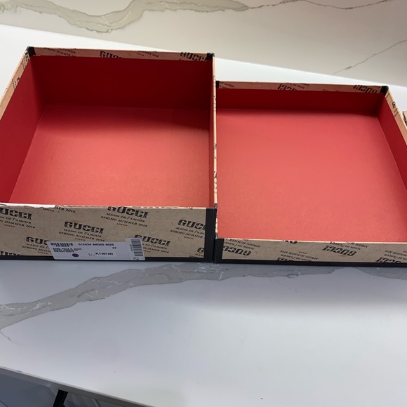 Gucci empty shoe box with 2 dust bags - Picture 14 of 16